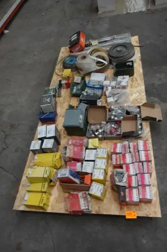 Pallet diversen – kavel bij Openbare Verkopen, Wervik