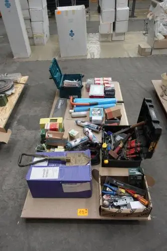 Pallet diversen – kavel bij Openbare Verkopen, Wervik