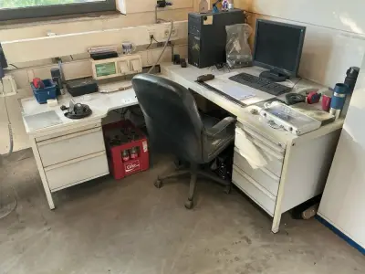Desk setup – kavel bij Dome Auctions, Höhenkirchen-Siegertsbrunn