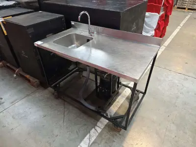 Verrijdbare spoeltafel NN – kavel bij Auctim, Aartselaar