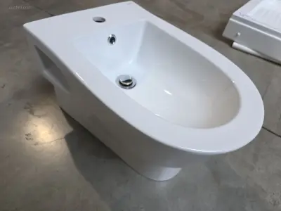 Porseleinen wand toilet EAGO – kavel bij Auctim, Aartselaar