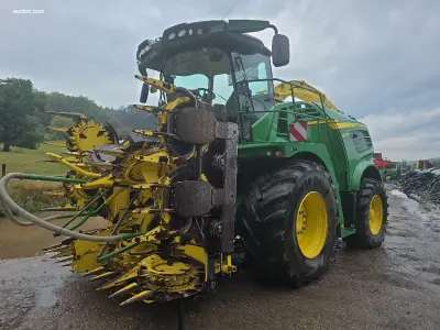Veldhakselaar John Deere 8600 – kavel bij Auctim, Aywaille