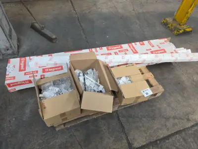 Partij diverse elektriciteitstoebehoren Legrand – kavel bij Auctim, B-9100 9100 Sint-Niklaas, Aerschotstraat 114