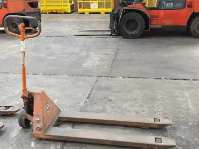 Manuele transpallet CP 203-12 – kavel bij Auctim, B-9100 9100 Sint-Niklaas, Aerschotstraat 114