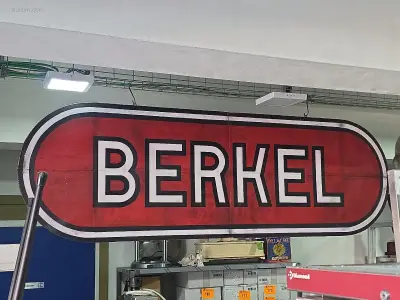 Berkel reclamebord Berkel – kavel bij Auctim, Yves-Gomezée