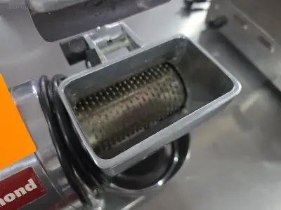Vleesmolen Diamond grater GM – kavel bij Auctim, Yves-Gomezée