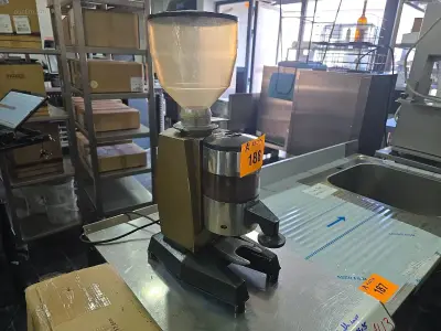 Espressomolen Rancilio – kavel bij Auctim, Yves-Gomezée