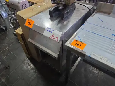 RVS meubel met lade – kavel bij Auctim, Yves-Gomezée