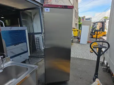 RVS Koelkast Diamond PV400X-R6 – kavel bij Auctim, Yves-Gomezée