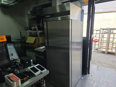 Professionele koelkast Inomak CAP172/WH – kavel bij Auctim, Yves-Gomezée