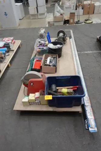 Pallet diversen – kavel bij Openbare Verkopen, Wervik