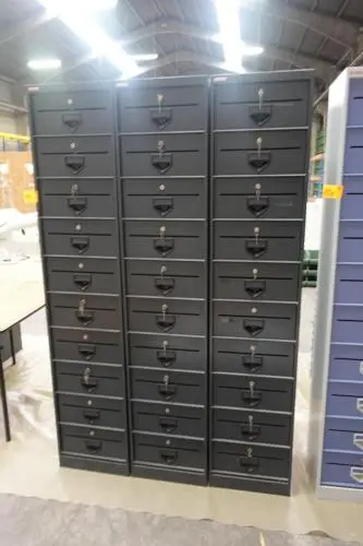 3x Metalen postvakkenkast – kavel bij Openbare Verkopen, Wervik