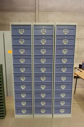 3x Metalen postvakkenkast – kavel bij Openbare Verkopen, Wervik
