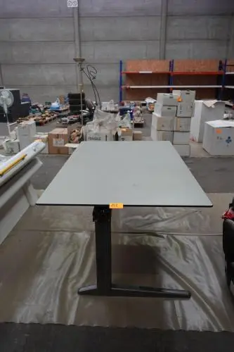 Bureau – kavel bij Openbare Verkopen, Wervik