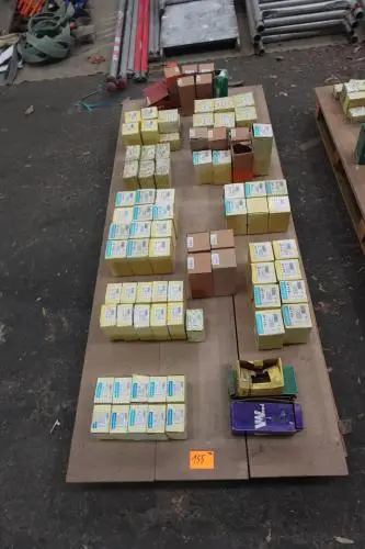 Pallet diverse schroeven – kavel bij Openbare Verkopen, Wervik