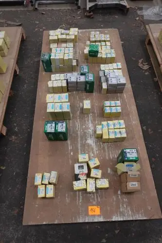 Pallet diverse schroeven – kavel bij Openbare Verkopen, Wervik