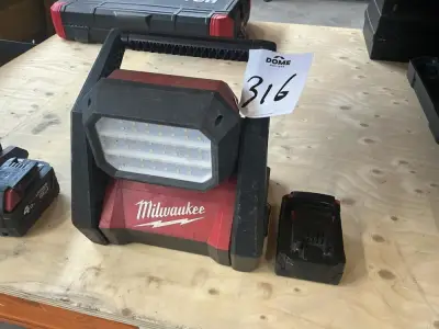 Milwauke Accu lamp – kavel bij Dome Auctions, Rotterdam