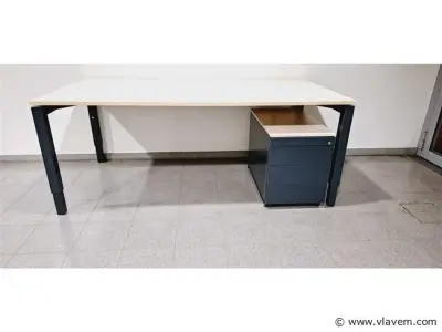 Bureau Pami met ladenblok – kavel bij Vlavem