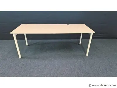 Kantinetafel Pedrali – kavel bij Vlavem