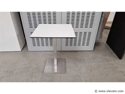 Kantinetafel Pedrali – kavel bij Vlavem