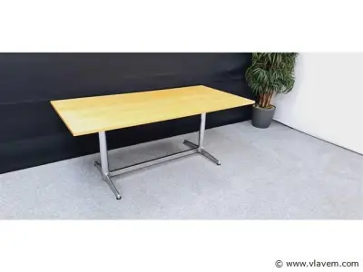 Retro vergadertafel CEKA – kavel bij Vlavem