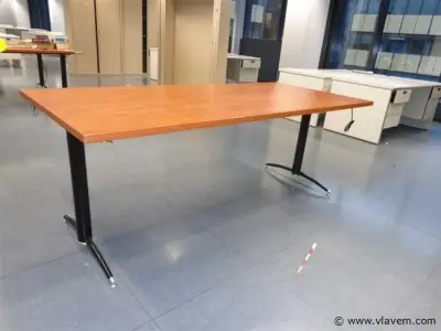 Vintage vergadertafel Artifort – kavel bij Vlavem