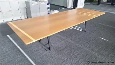 Vergadertafel Vitra Joyn – kavel bij Vlavem