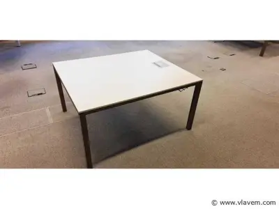 4 x vergadertafel Ahrend – kavel bij Vlavem