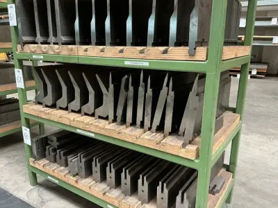 LVD Press brake punches – kavel bij Dome Auctions, Höhenkirchen-Siegertsbrunn