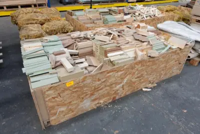 Bak met hout – kavel bij Openbare Verkopen, Wervik