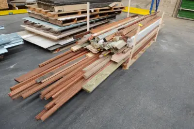 Partij divers hout – kavel bij Openbare Verkopen, Wervik