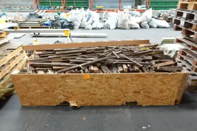 Bak met hout – kavel bij Openbare Verkopen, Wervik