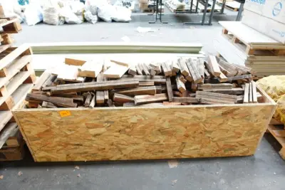 Bak met hout & paletten – kavel bij Openbare Verkopen, Wervik