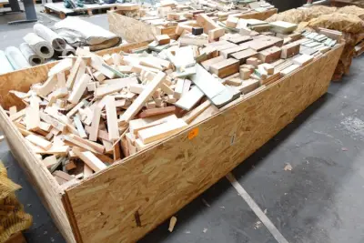 Bak met hout – kavel bij Openbare Verkopen, Wervik