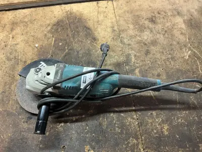 Makita GA9020 Angle Grinder – kavel bij Dome Auctions, Kingersheim
