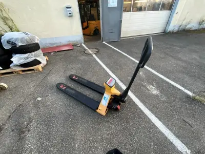 2015 METRO Manual Pallet Jack – kavel bij Dome Auctions, Kingersheim