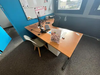2015 Samsung S34J550WQR Corner Desk – kavel bij Dome Auctions, Kingersheim