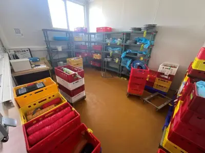 Contents of the push-button equipment room – kavel bij Dome Auctions, Kingersheim