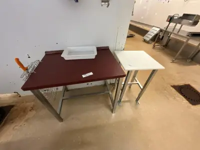 Set of 2 Teflon-coated work tables – kavel bij Dome Auctions, Kingersheim