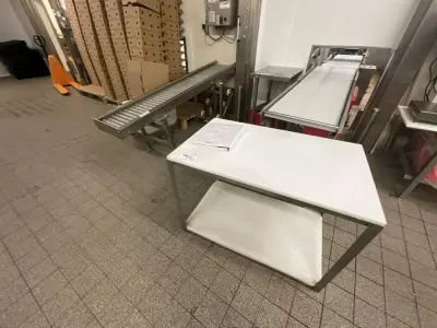 Set of tables + conveyor – kavel bij Dome Auctions, Kingersheim
