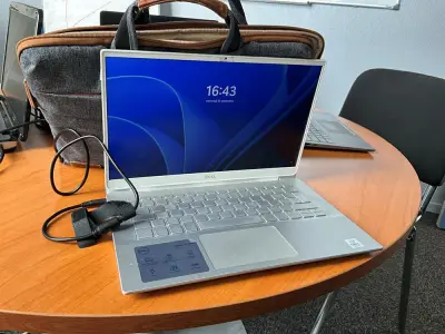 Set of 4 laptops – kavel bij Dome Auctions, Kingersheim