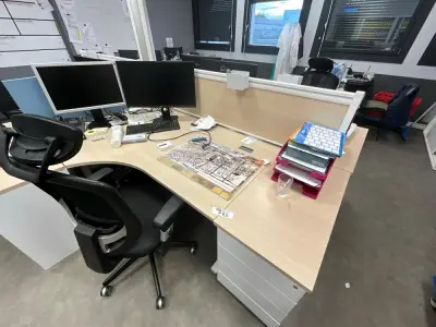 Office Desk – kavel bij Dome Auctions, Kingersheim