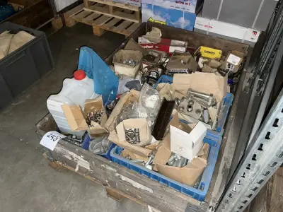 Bouten en moeren – kavel bij Dome Auctions, Rotterdam
