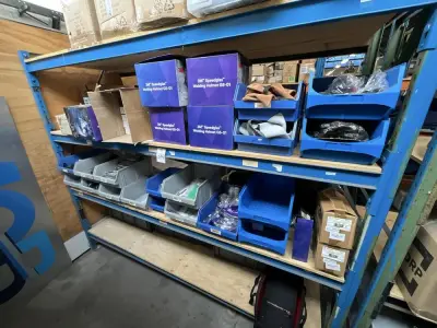 diverse las bescherm middelen en reserve onderdelen – kavel bij Dome Auctions, Rotterdam