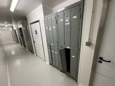 Metal lockers (2) – kavel bij Dome Auctions, Kingersheim