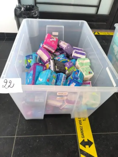 Een partij diverse maandverbanden – kavel bij Auctionline, Anderlecht