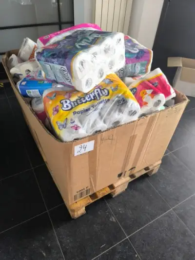Een partij pakken toiletpapier en keukenpapier – kavel bij Auctionline, Anderlecht