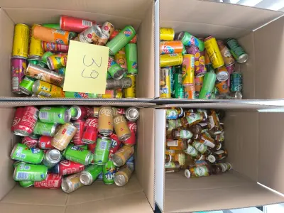Een assortiment frisdranken in blikjes – kavel bij Auctionline, Anderlecht