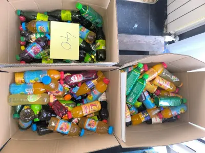 Een assortiment frisdranken in kleine flesjes – kavel bij Auctionline, Anderlecht