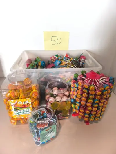 Een assortiment diverse snoepjes en kauwgom – kavel bij Auctionline, Anderlecht